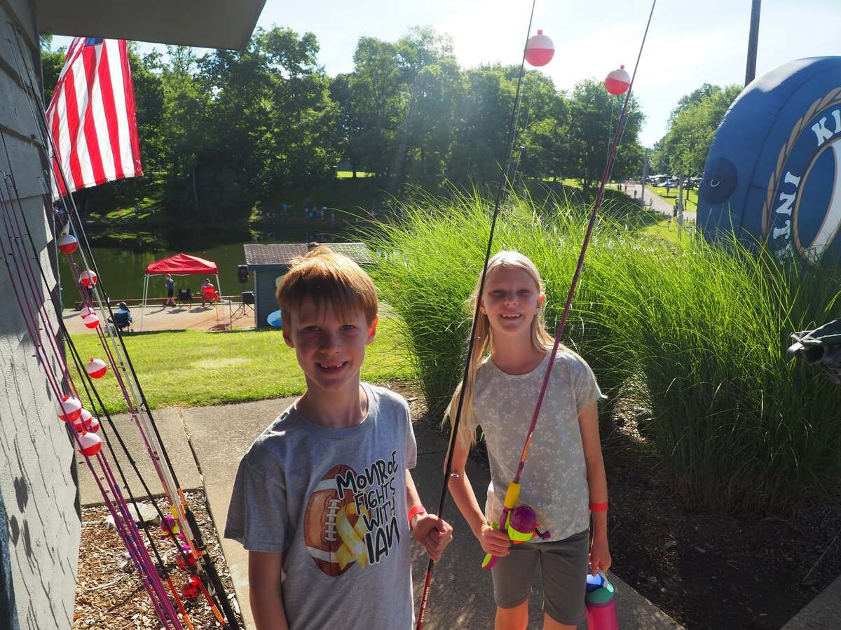 kids with fishing poles